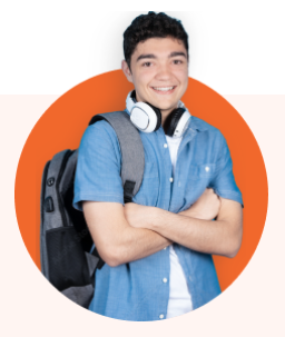 Estudante sorrindo com mochila